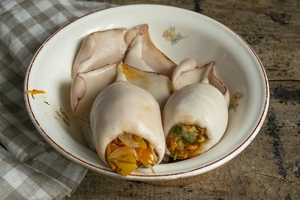 Кальмар командорский фаршированный рыбой